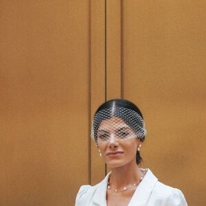 Bridal veil with pearls